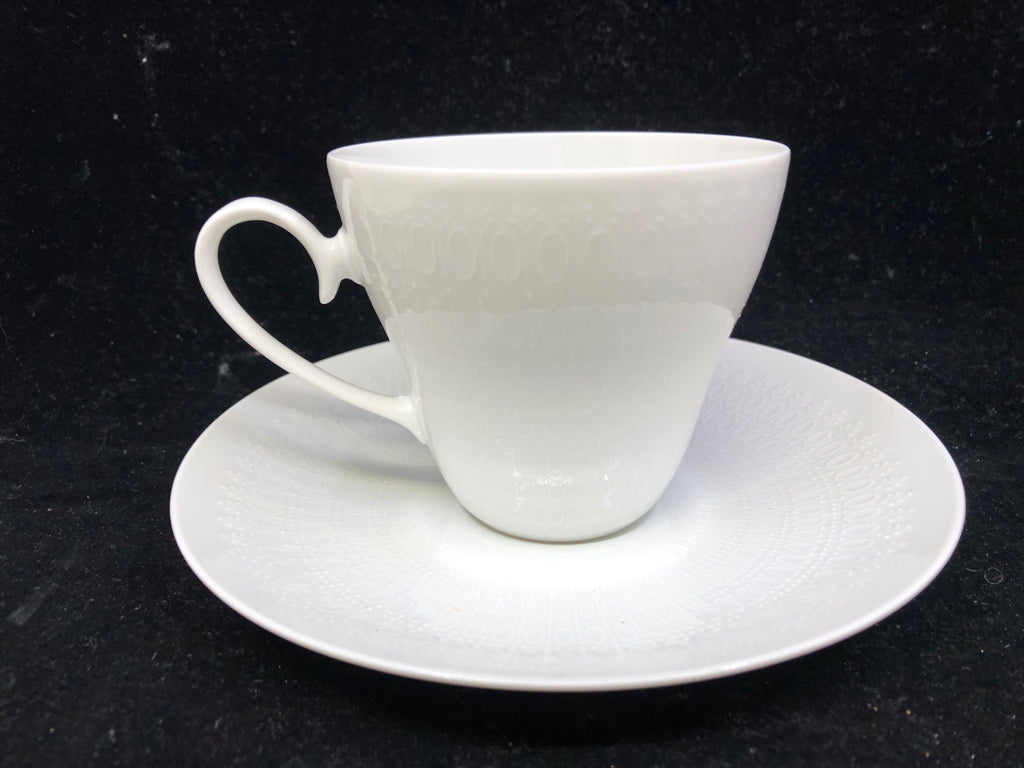 SVC FOR 4 WHITE EMBOSSED TEACUP/SAUCER.