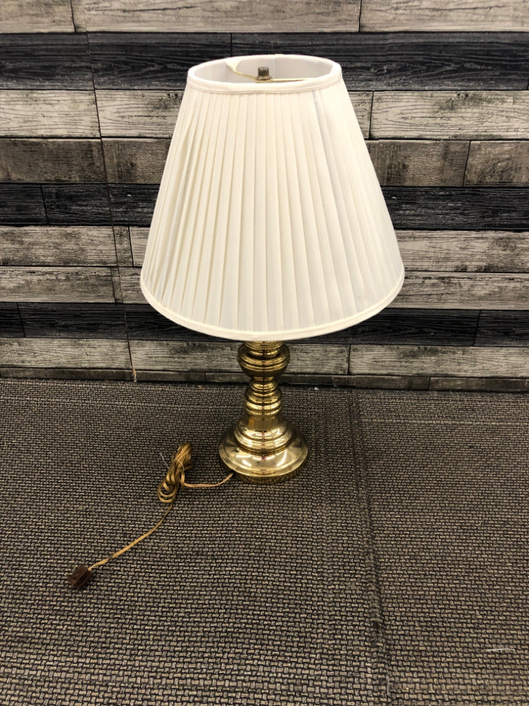 BRASS 3 WAY LAMP W CREAM SHADE.