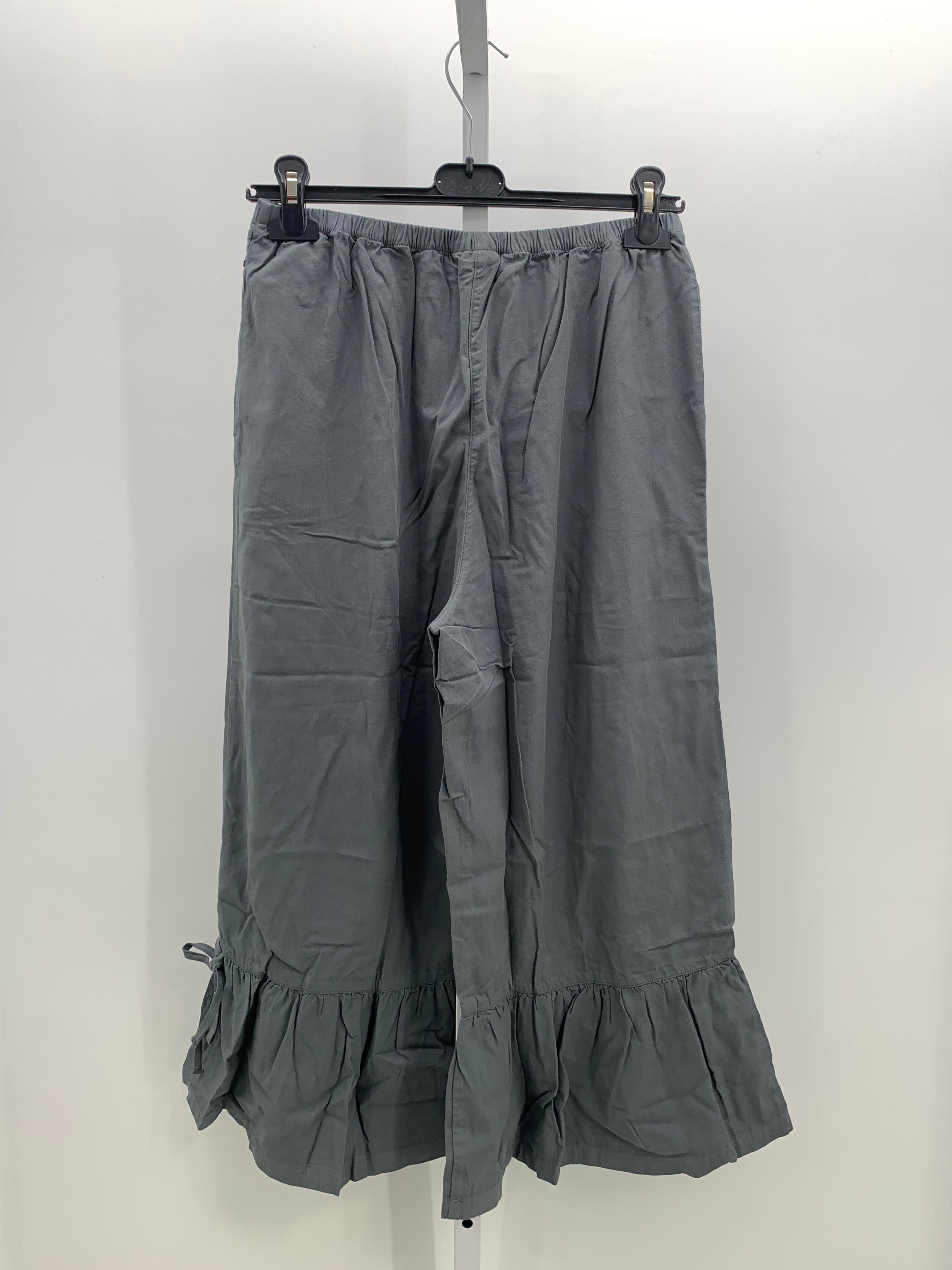 Size Medium Misses Capri Pants