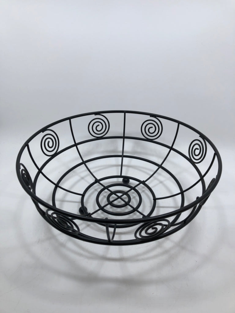 METAL SWIRL FRUIT BOWL.