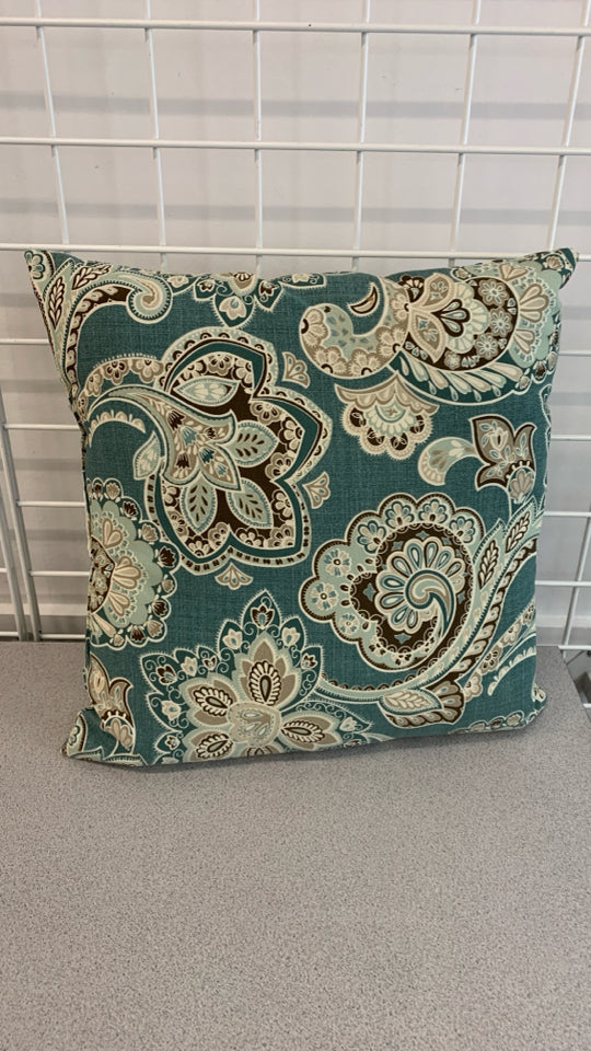TEAL FLORAL MEDALLION OUTDOOR ACCENT PILLOW.