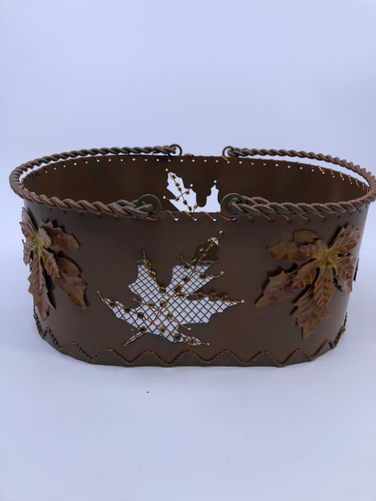 METAL CUTOUT LEAF BASKET W/2 HANDLES.