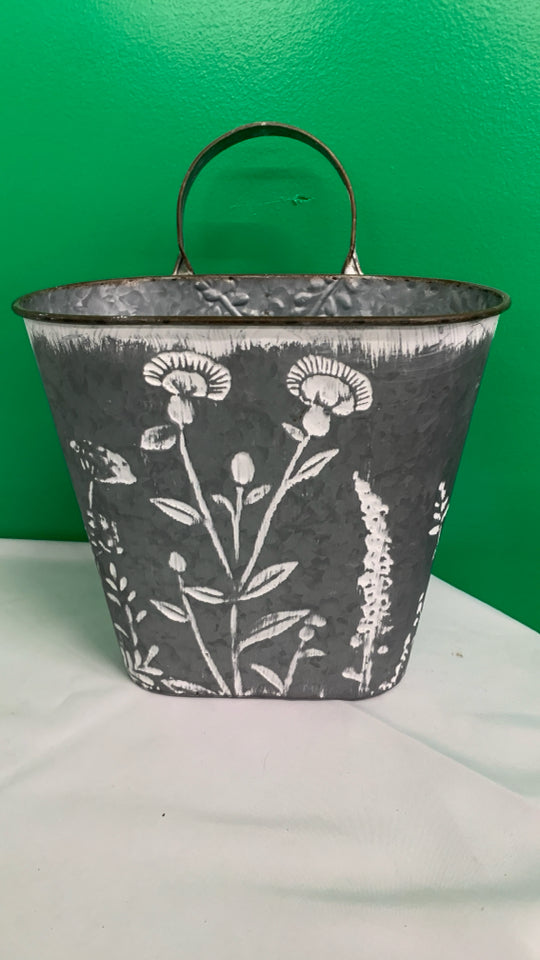 GALVANIZED METAL WALL POCKET W WHITE FLORAL.