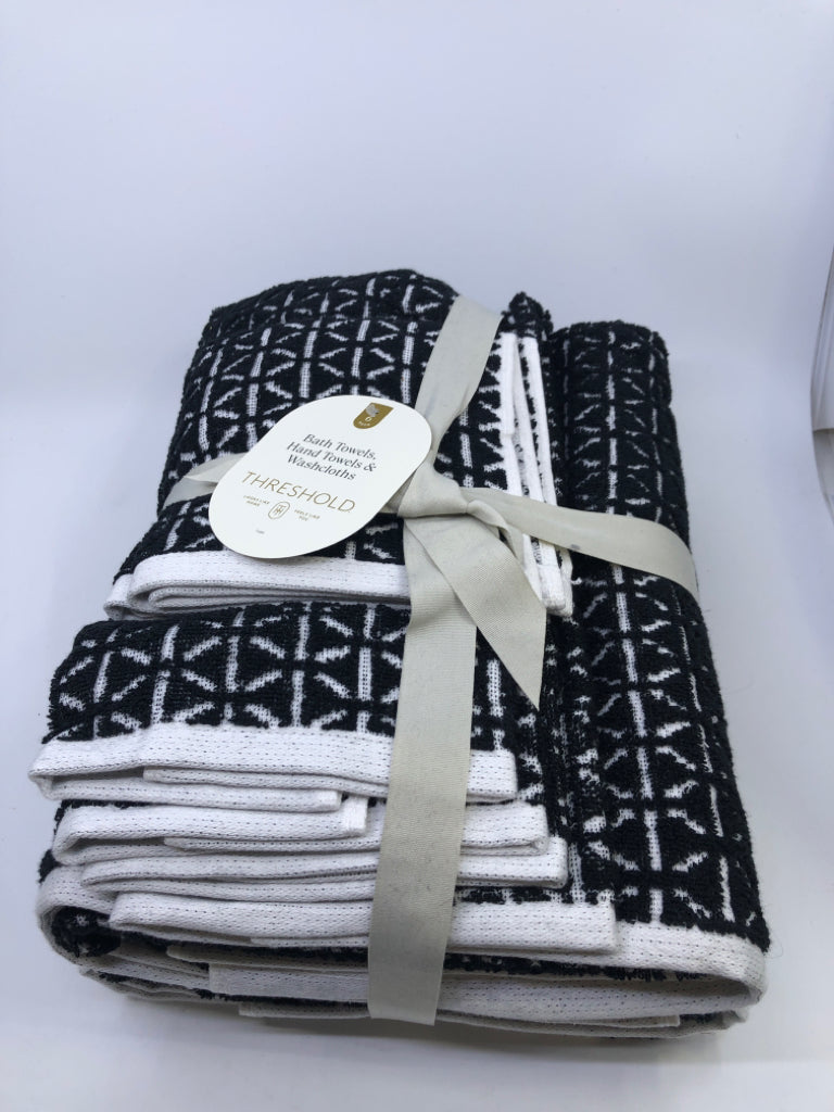 NEW THRESHOLD BATH TOWEL SET.