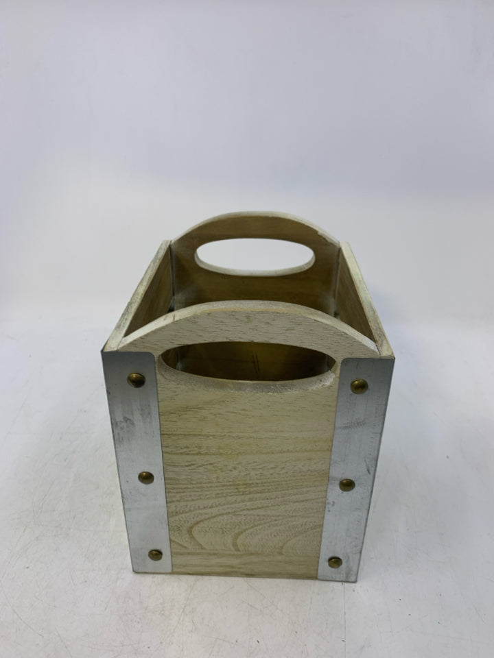 SQUARE SLATED WHITE WOOD BASKET W/ GREEN PINE TREE METAL EDGES.