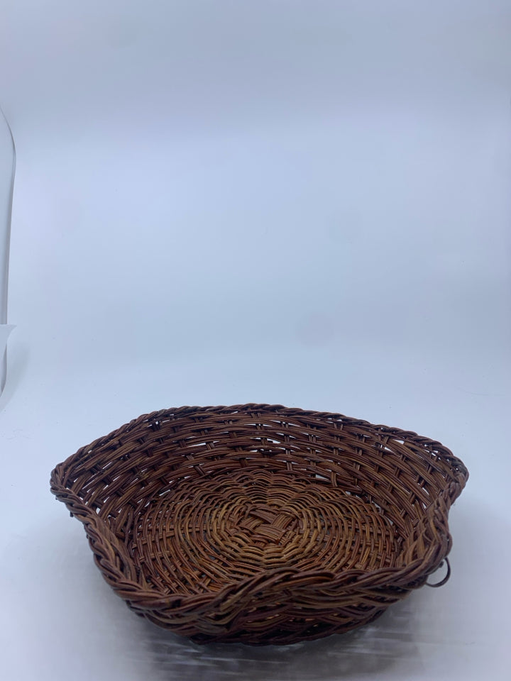 DARK WAVY EDGE WICKER BASKET.