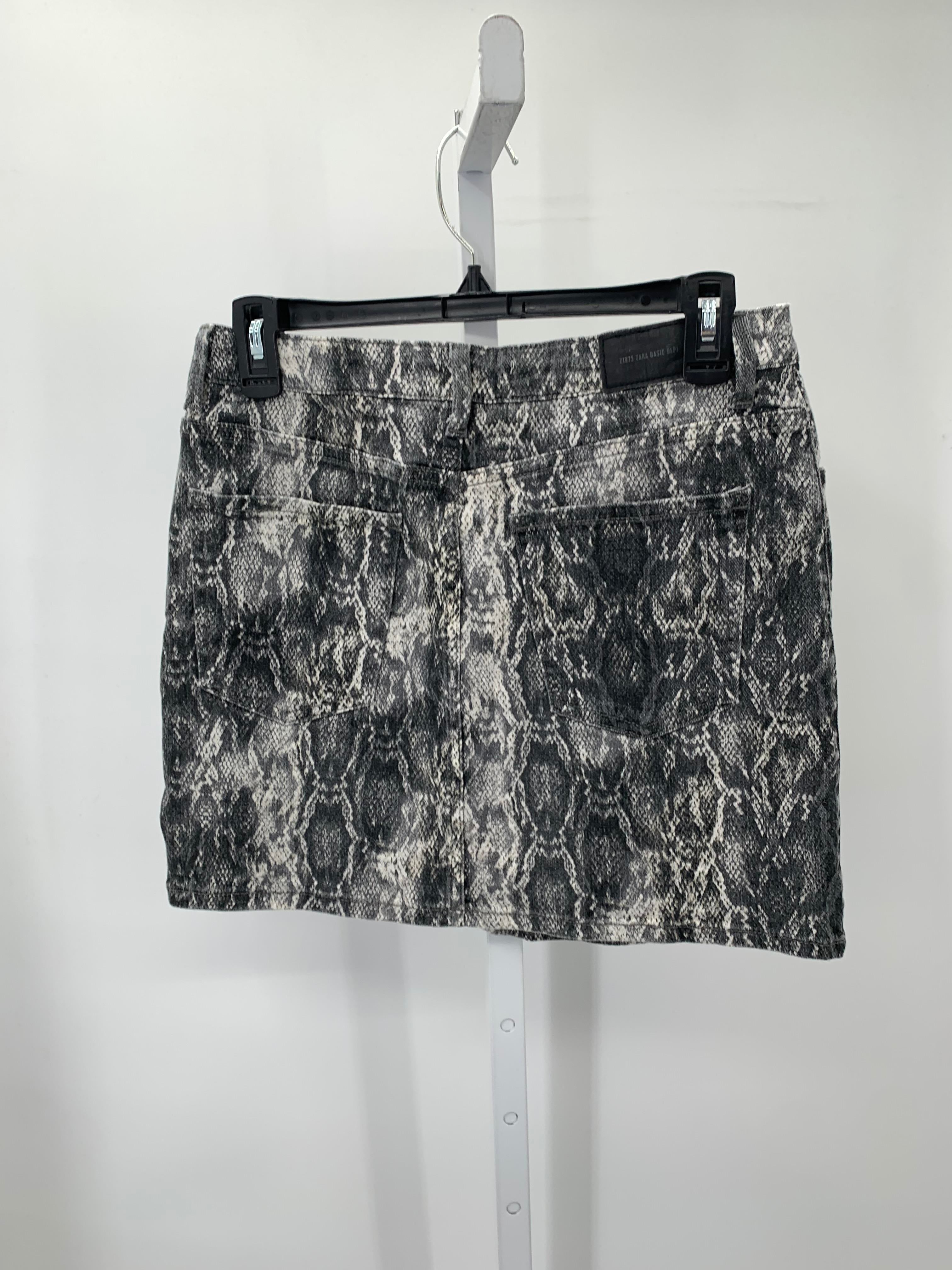 Zara Size Medium Juniors Skirt