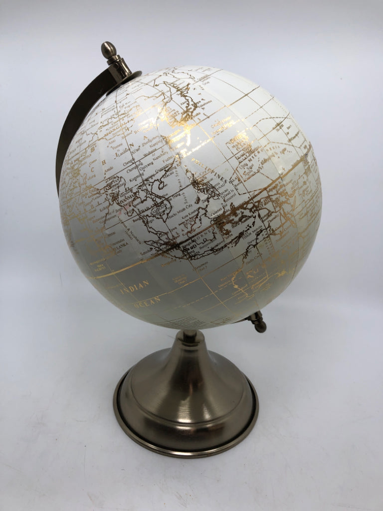 SM GOLD ACCENT SPINNING GLOBE.