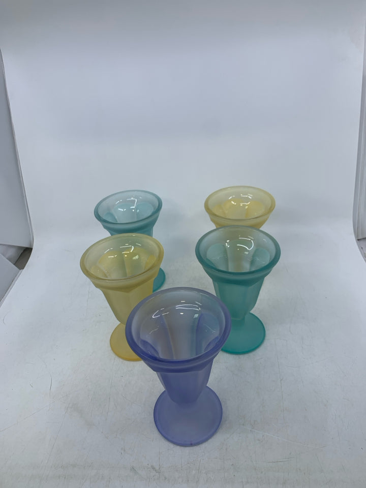 5 ASSORTED COLORED FROSTED ICECREAM SUNDAE GLASSES.