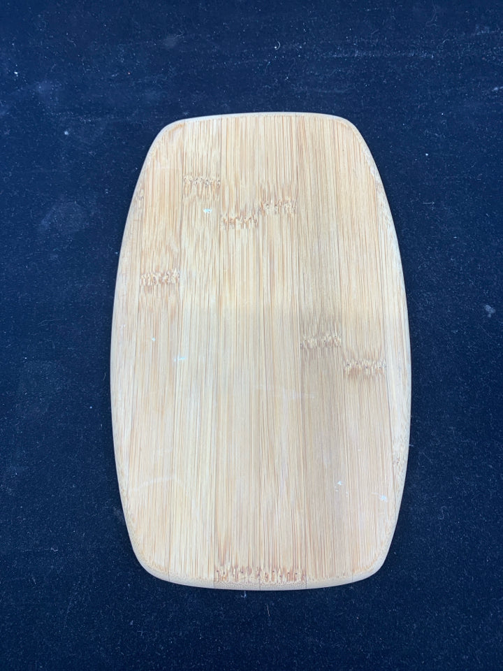 SMALL BAMBOO WOOD CUTTING BOARD.