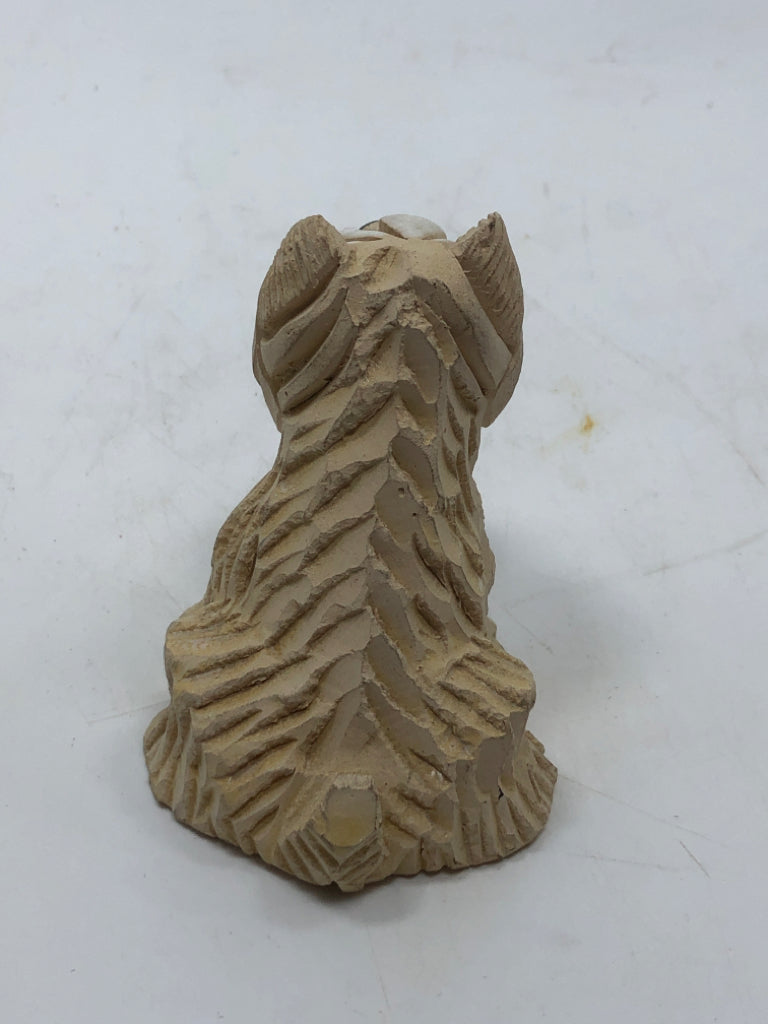 SM CARVED DOG W/TONGUE OUT.