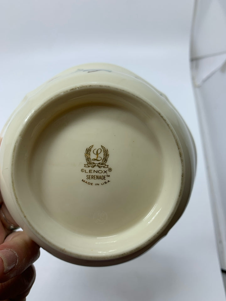PORCELAIN BASKET W/ BIRD & FLOWERS SERENADE PATTERN.