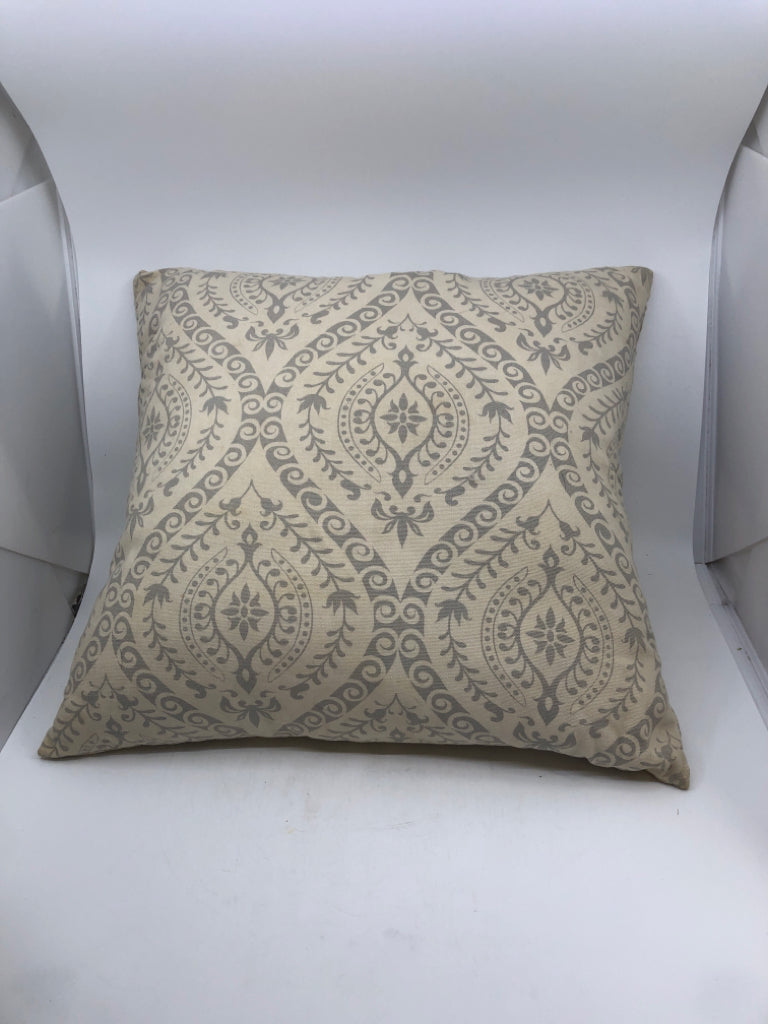WHITE W GREY PATTERN SQUARE PILLOW.