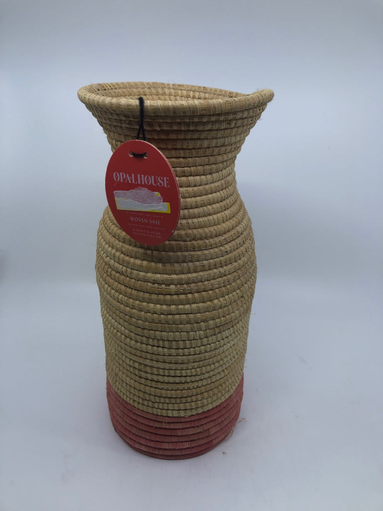 WOVEN BASKET VASE W/ DARK PINK BOTTOM.