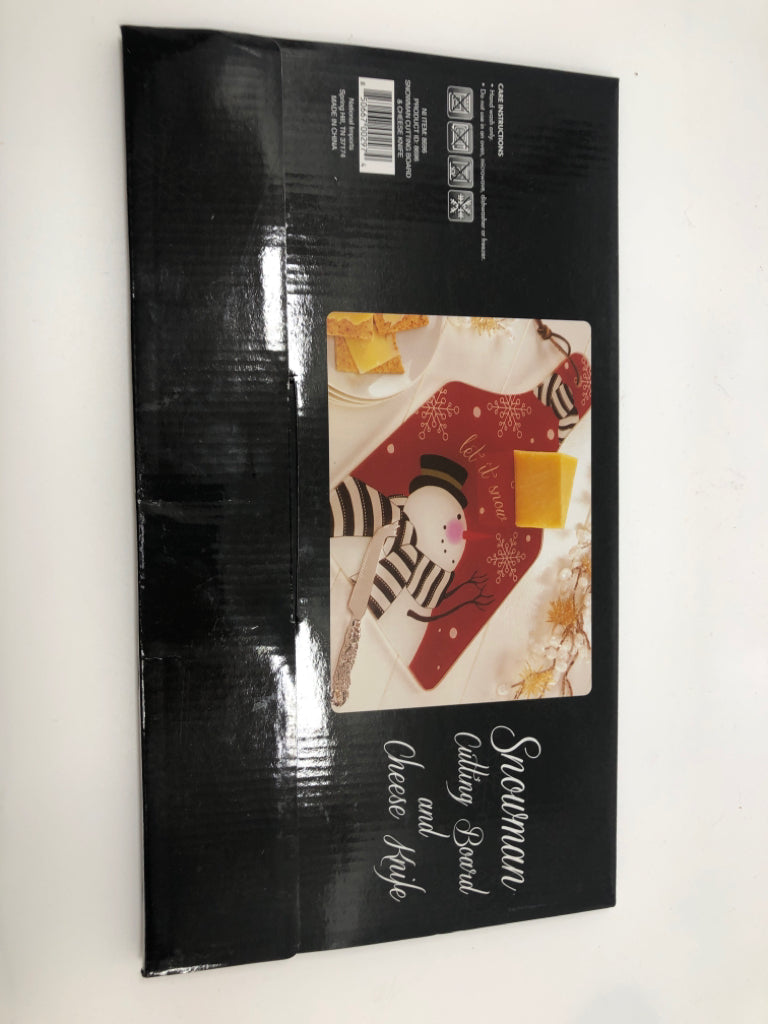 NIB SNOWMAN CUTTING BOARD & CHEESE KNIFE