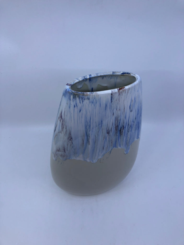 WIDE CREAM DRIP VASE W BLUE.