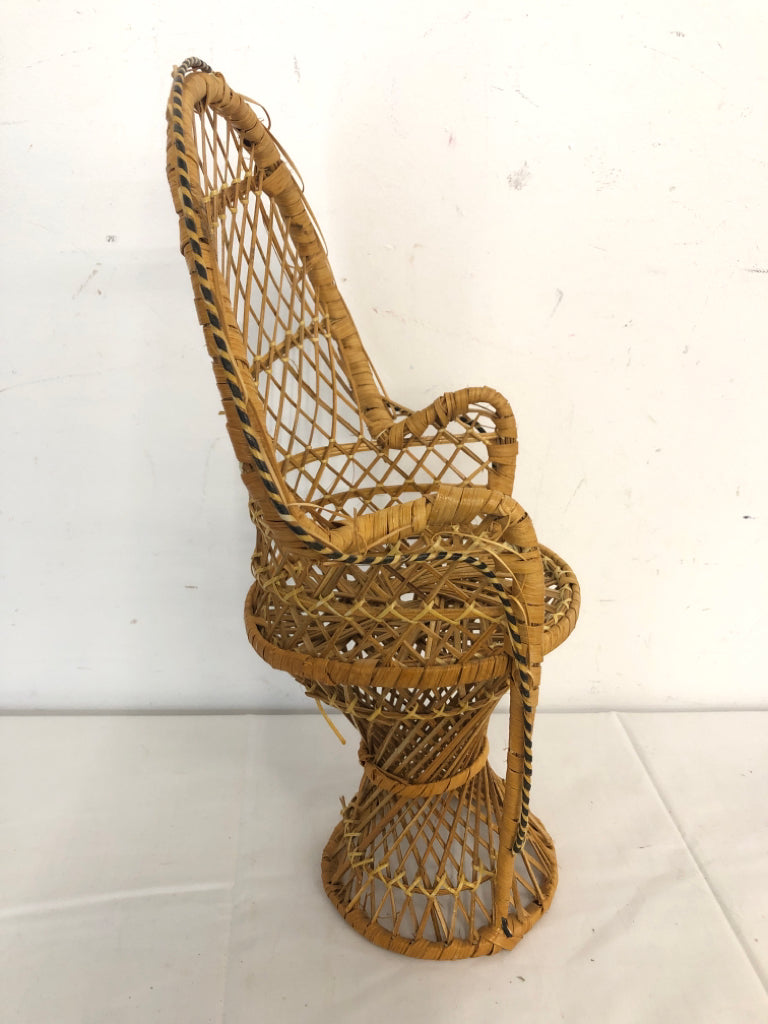 SMALL WOVEN PLANT CHAIR.