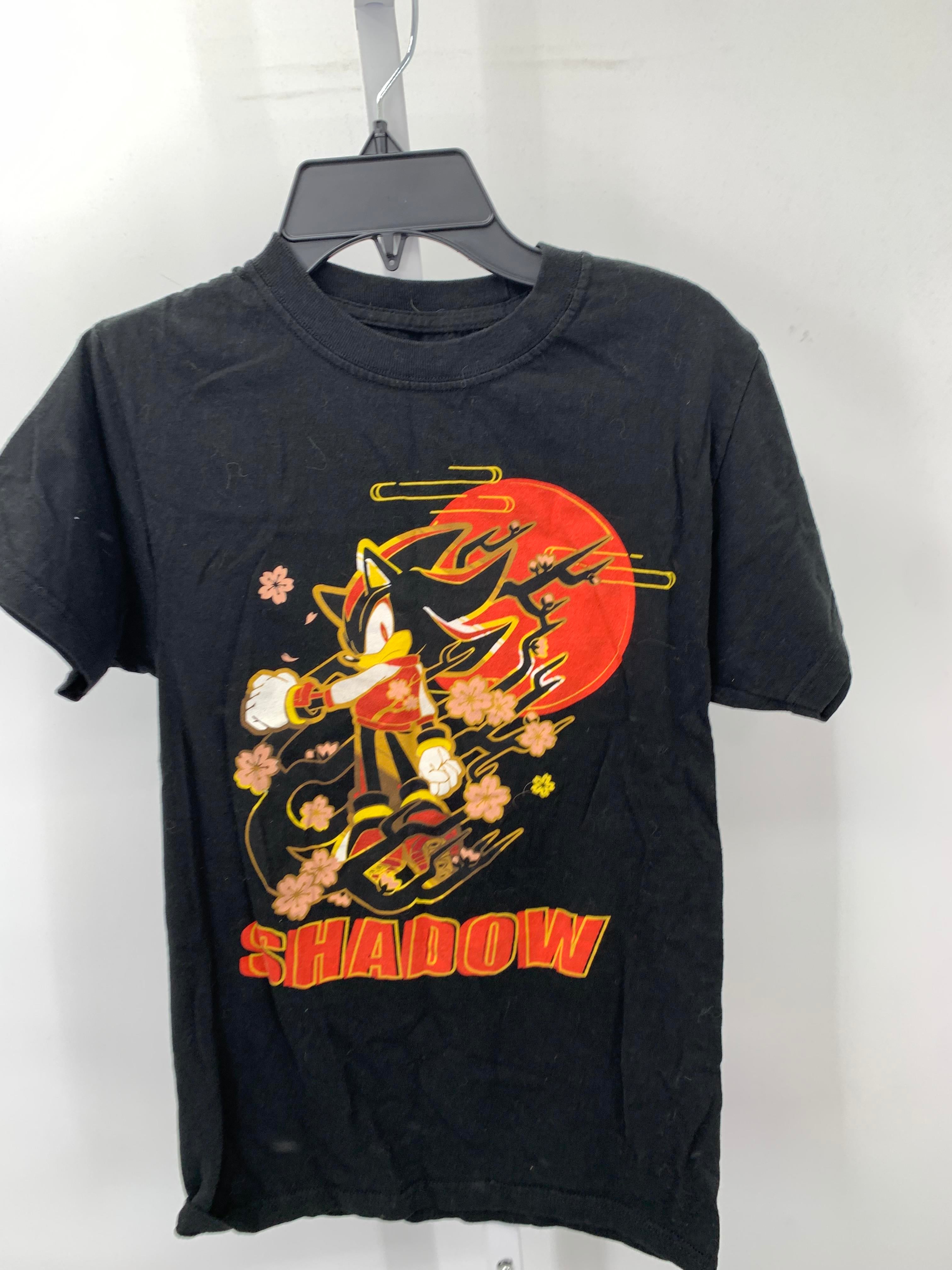 SHADOW GRAPHIC TEE.