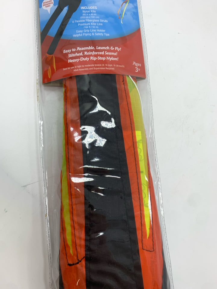 NIP MELISSA & DOUG SKYRUNNER DELTA KITE.