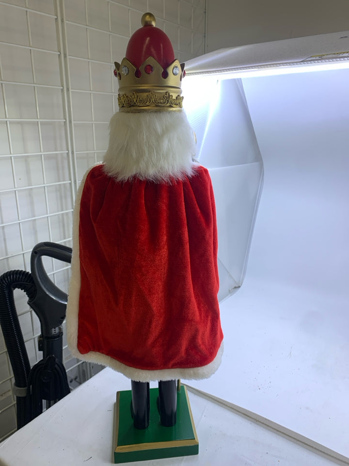 LARGE GREEN GLITTER NUTCRACKER W/CAPE.