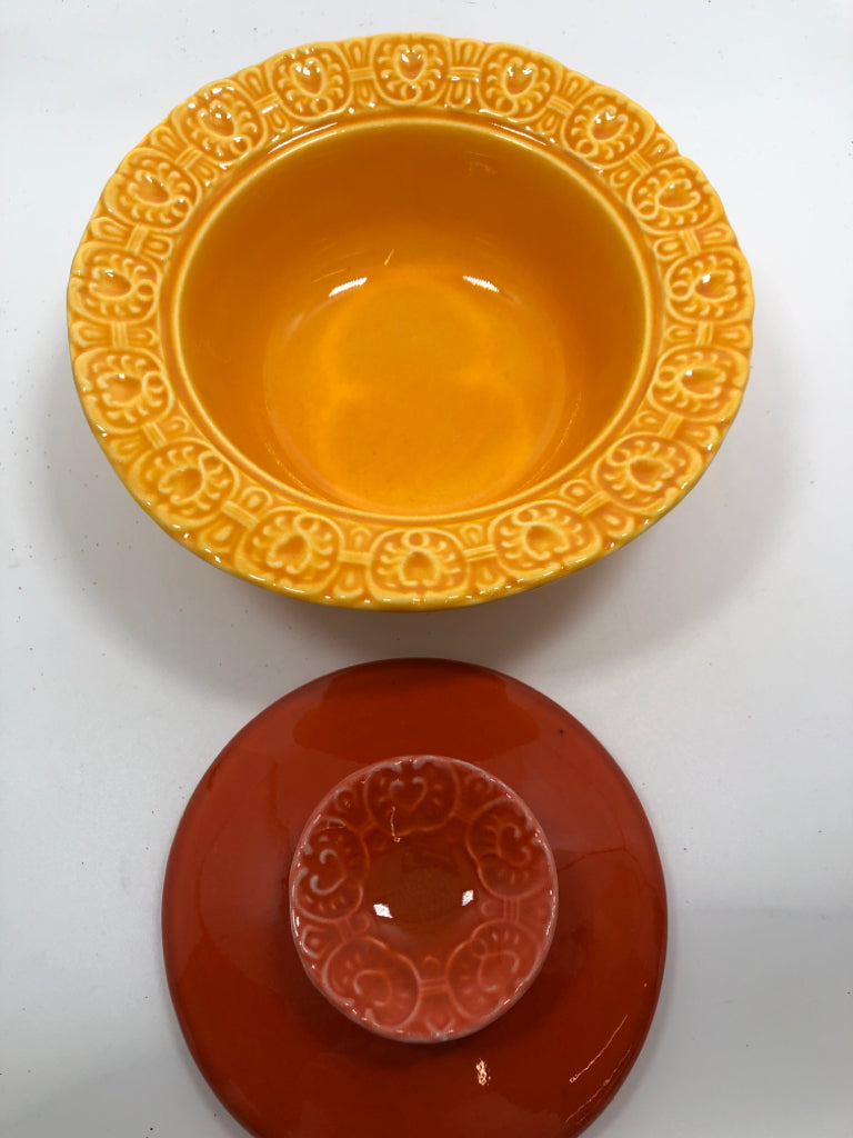 VTG YELLOW/ORANGE LID CERAMIC EMBOSSED BOWL.