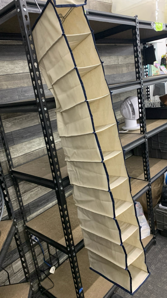 10 POCKET SHOE ORGANIZER HANGING.
