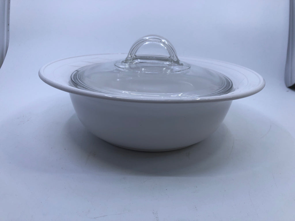 LARGE WHITE ROUND CASSEROLE DISH W GLASS LID.