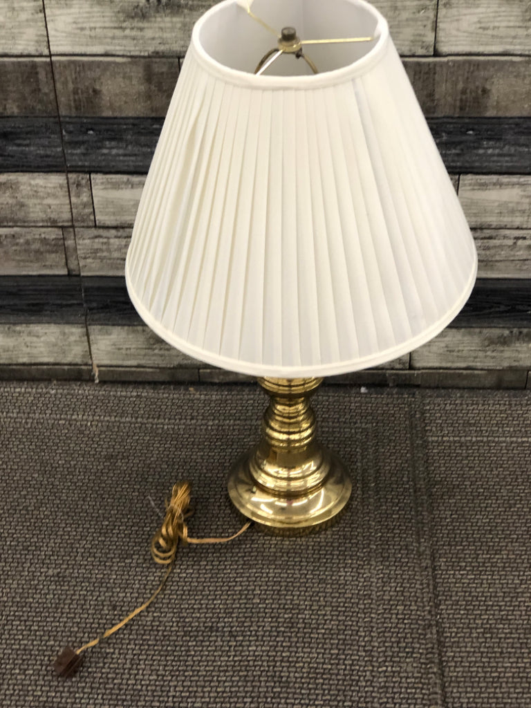 BRASS 3 WAY LAMP W CREAM SHADE.
