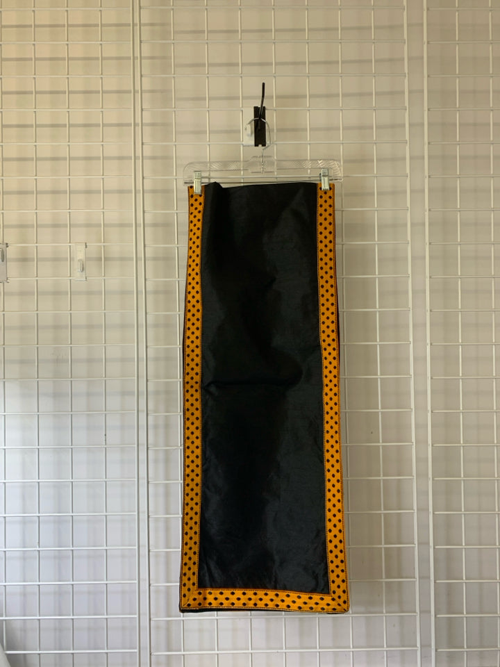 BLACK W/YELLOW DOTS TABLE RUNNER.