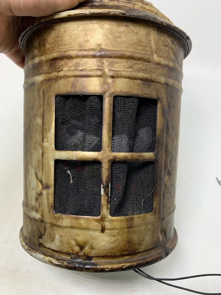 NWT PLASTIC ANIMATRONIC HAUNTED LANTERN NEEDS BATTERIES.