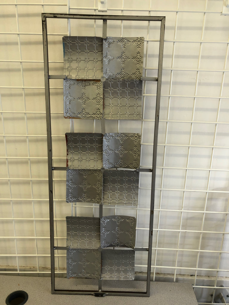 METAL SQUARE COLORFUL PATTERN WALL ART.
