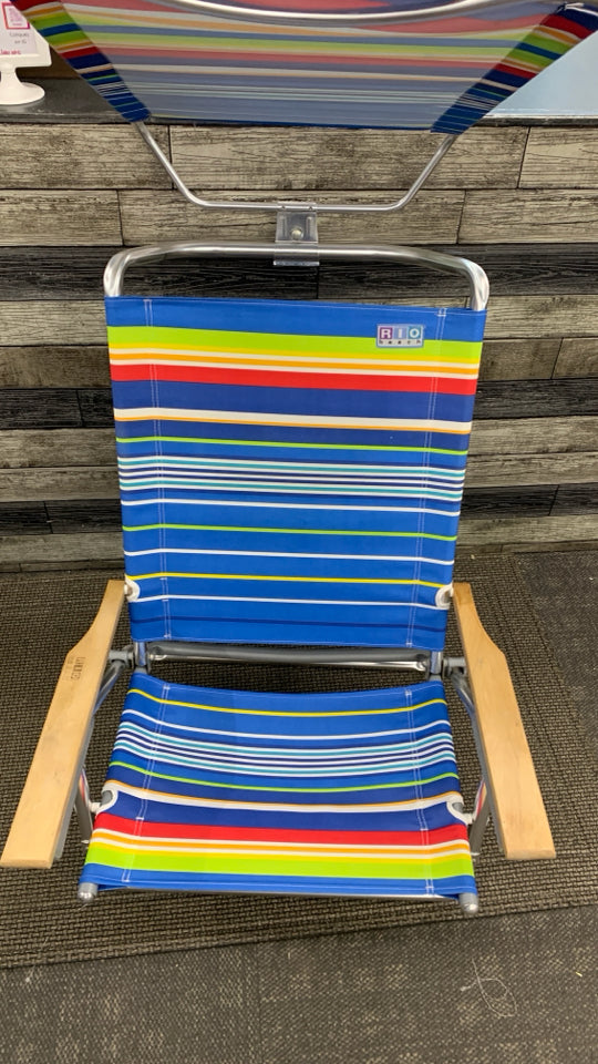 BLUE STRIPE RIO BEACH CHAIR W/SUN COVER.