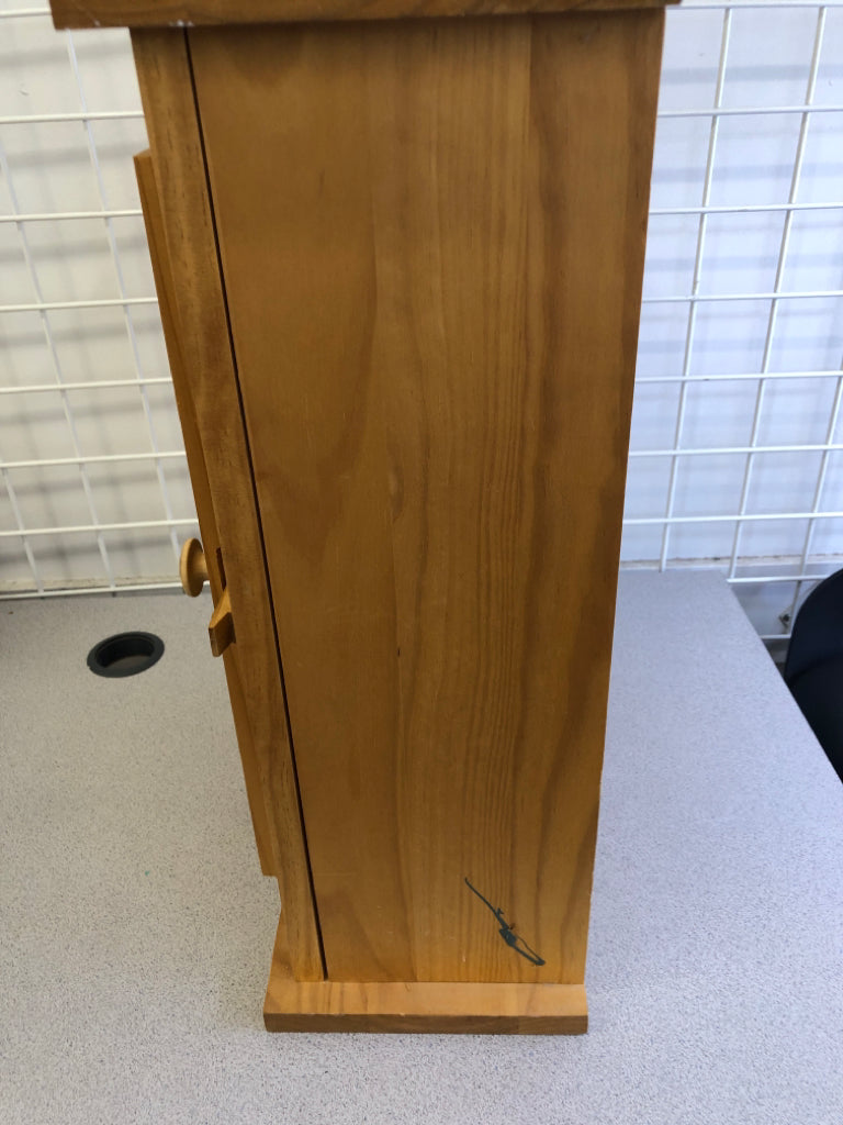 LIGHT WOOD MEDICINE CABINET W/2 SHELVES.