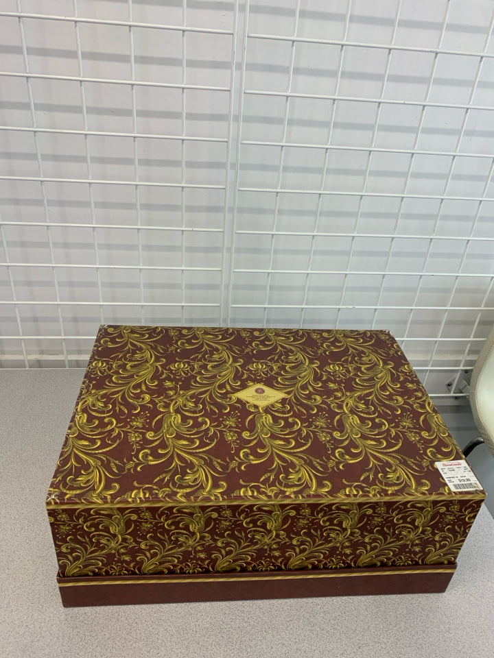 STOCKING PRINT CARDBOARD ORNAMENT STORAGE BOX.
