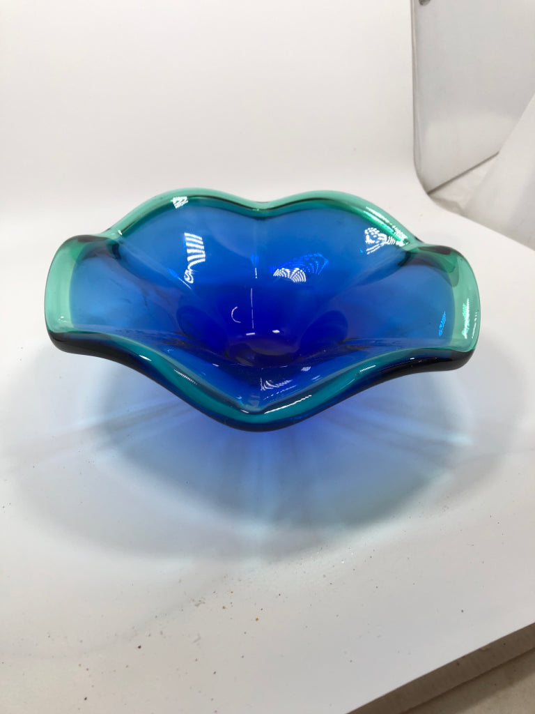 BLOWN GLASS BLUE/GREEN BOWL.