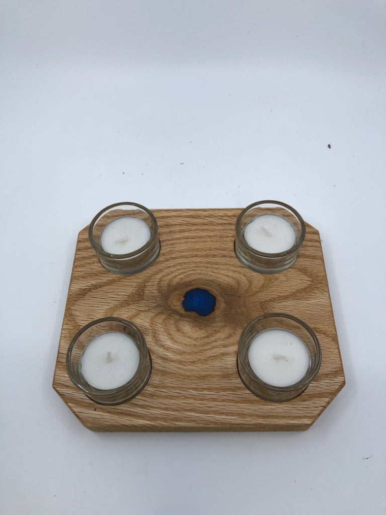 WOOD 4 TEA LIGHT HOLDERS W/ BLUE IN CENTER.