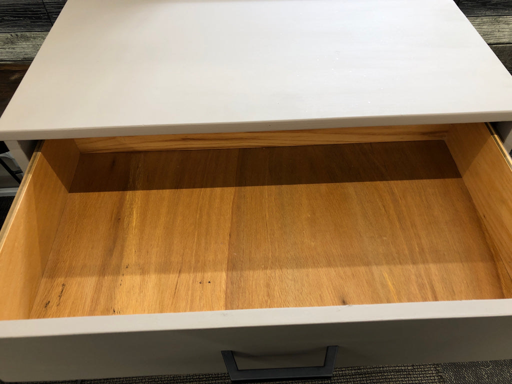 4-DRAWER BEIGE DRESSER.
