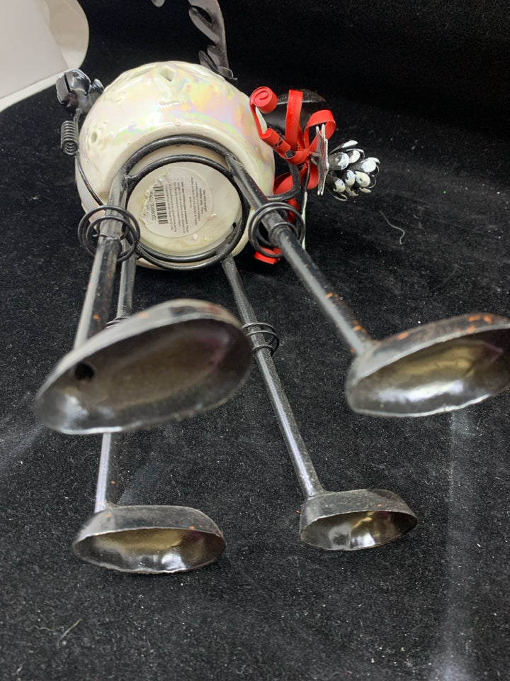 METAL STANDING MOOSE W/ SNOWFLAKES TEA LIGHT HOLDER.