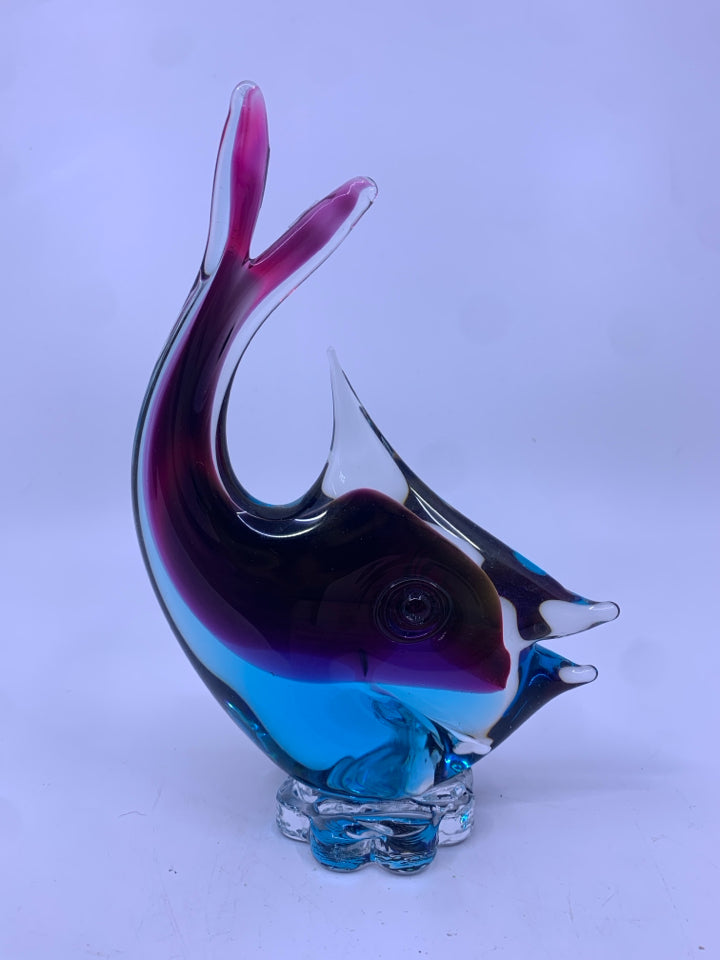 COLORFUL BLOWN GLASS FISH W/ TAIL UP.