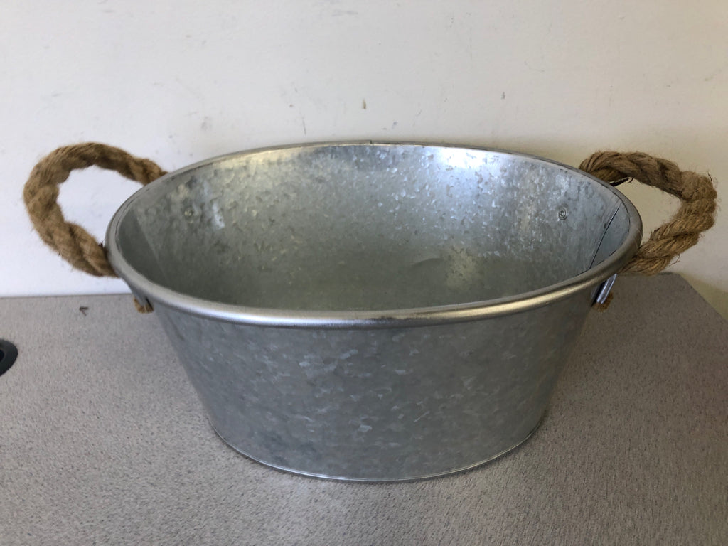 GALVANIZED METAL TUB W ROPE HANDLES.