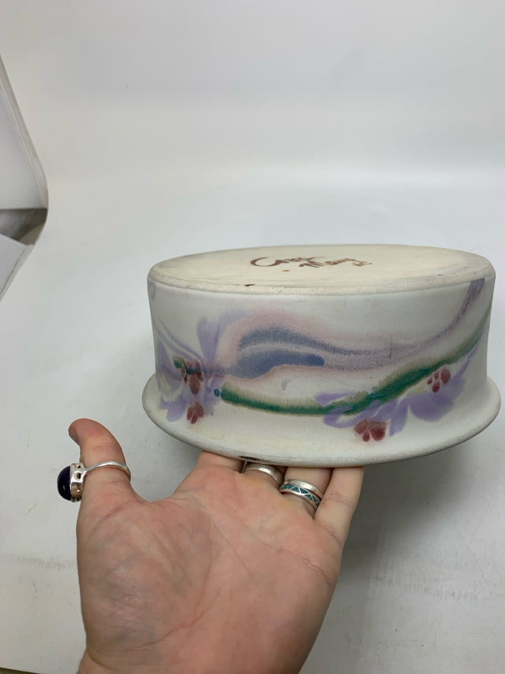 POTTERY SERVING BOWL W/ WATERCOLOR PURPLE FLOWERS DETAIL.