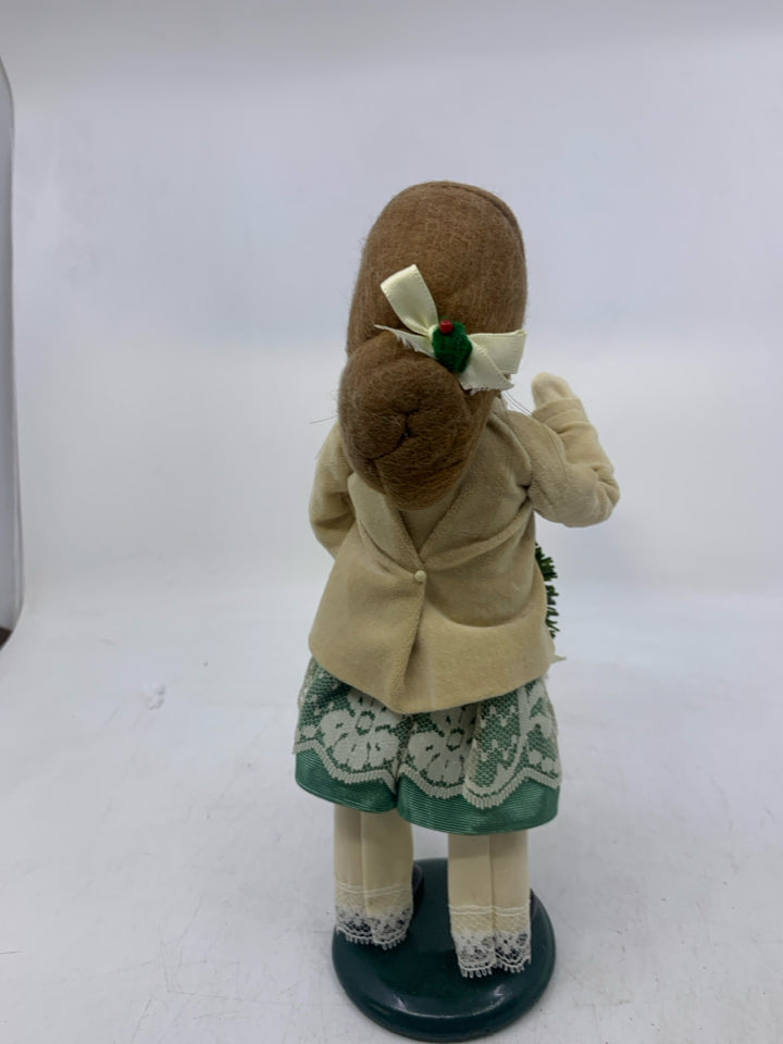 1997 BYERS' CHOICE GIRL WITH WREATH.