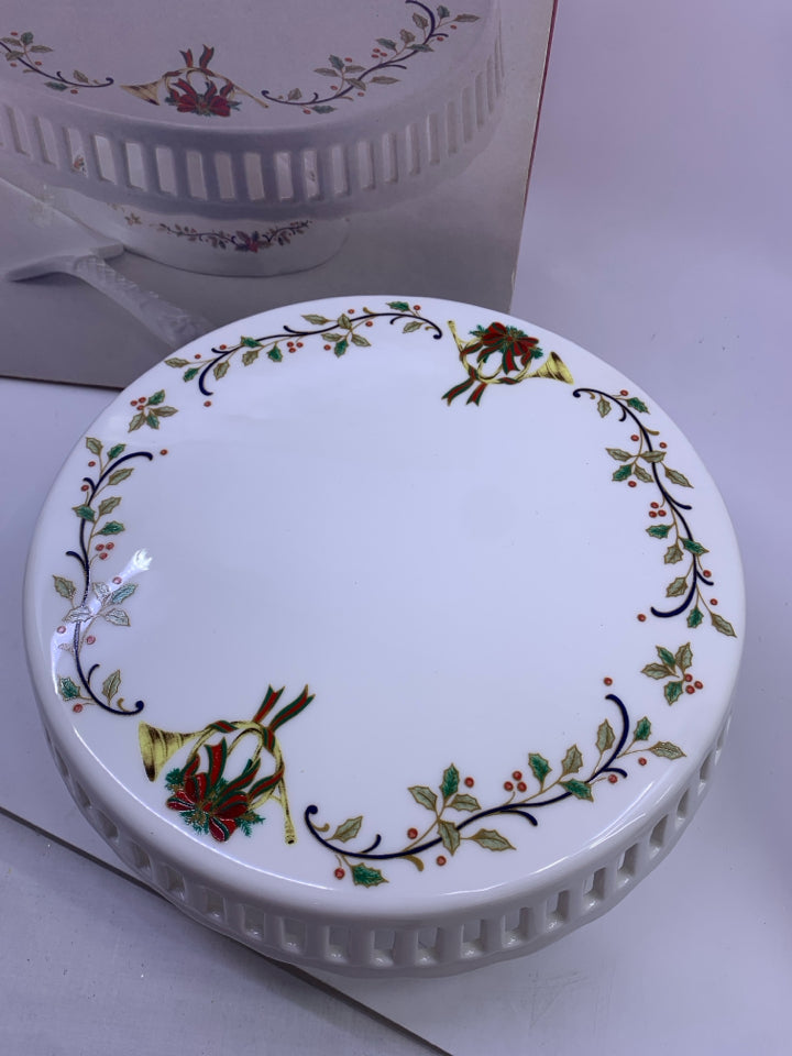 MIKASA HOLIDAY LACE CAKE PLATE W/ SERVER.