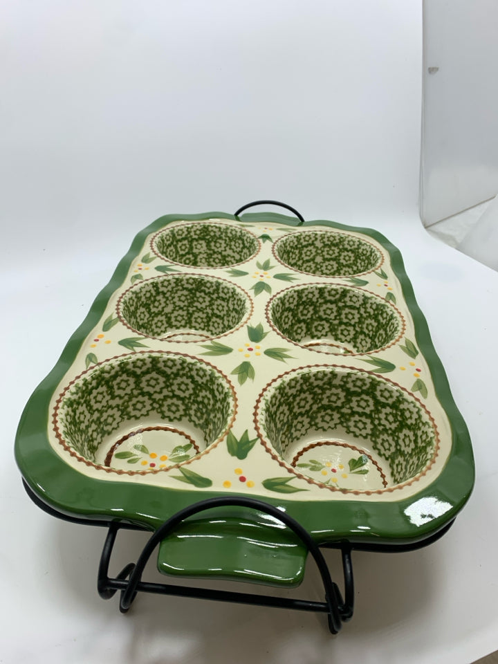 TEMPTATIONS 6CUP CERAMIC MUFFIN PAN W/STAND.