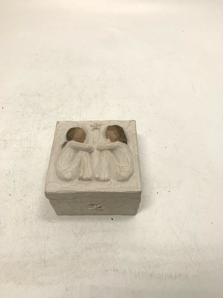 SQUARE GIRLS SITTING LOOKING AT EACHOTHER "FRIENDSHIP" TRINKET BOX.