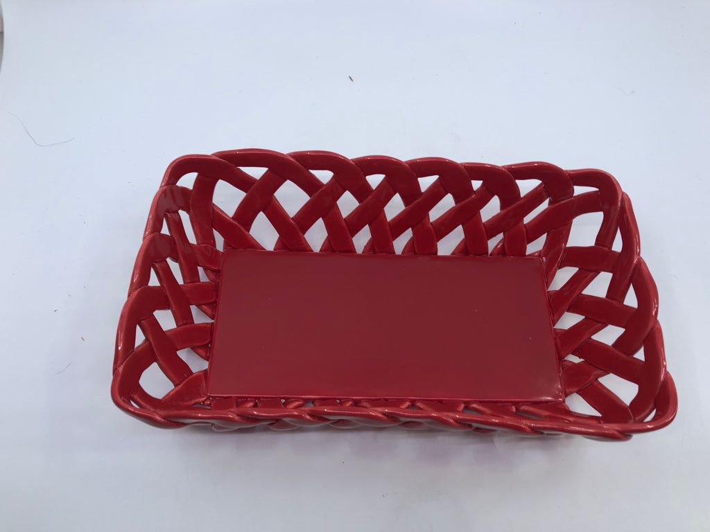 RED CERAMIC RECTANGLE BREAD BASKET.