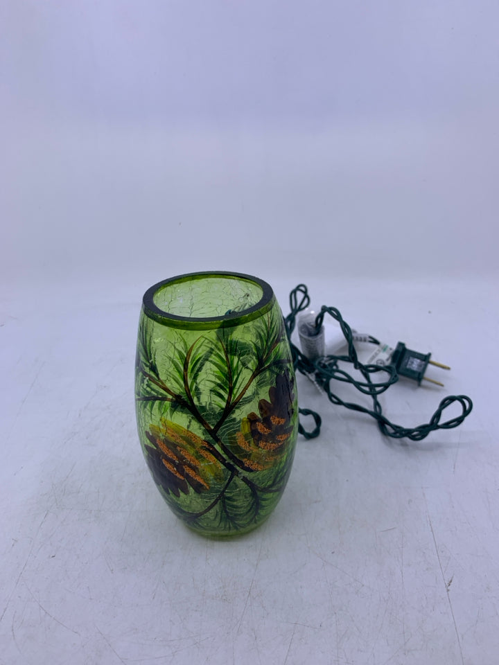 SMALL PINECONES LIGHT.