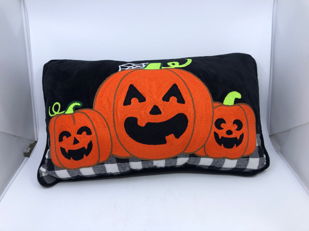 BLACK 3 JACK O LANTERN RECTANGLE PILLOW.