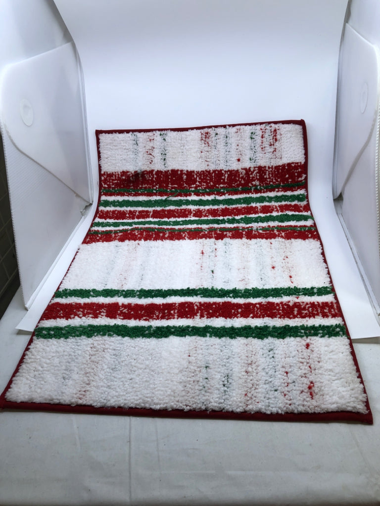RED AND GREEN BATH MAT.