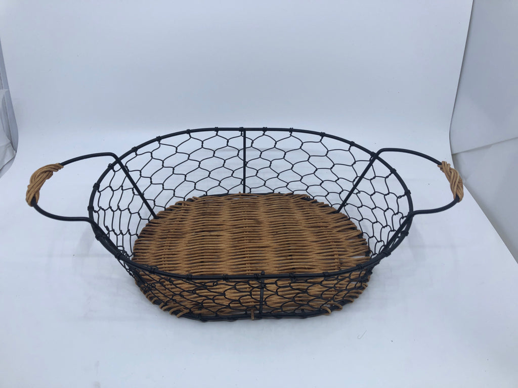 METAL /WICKER BEAD BASKET.